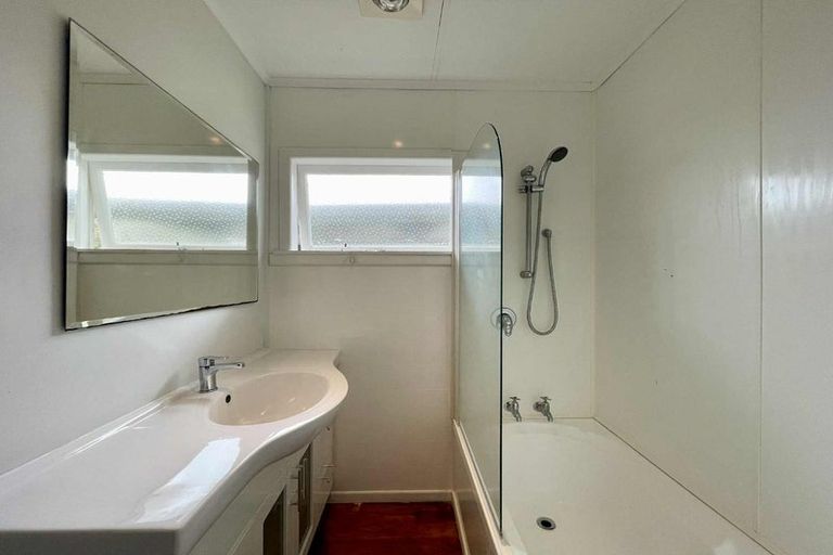 Photo of property in 15 Beaumont Crescent, Frankleigh Park, New Plymouth, 4310