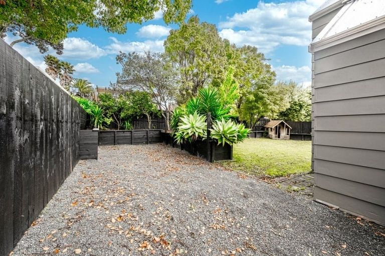 Photo of property in 2/9 Imogene Way, Half Moon Bay, Auckland, 2012