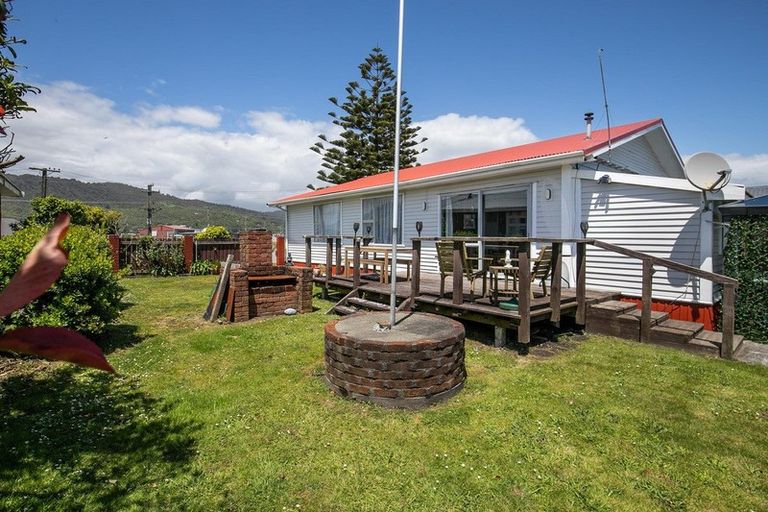 Photo of property in 36 Reid Street, Blaketown, Greymouth, 7805