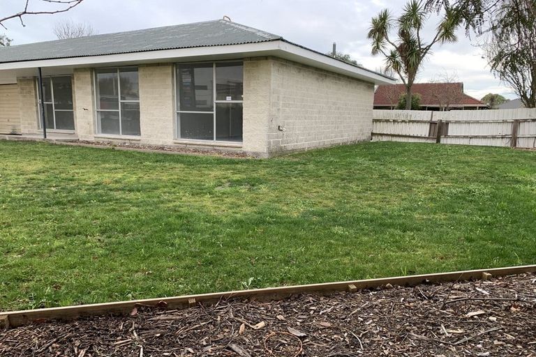 Photo of property in 2/483 Wairakei Road, Burnside, Christchurch, 8053