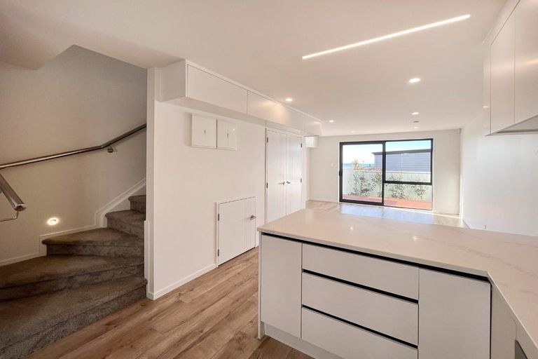 Photo of property in 5/737 East Coast Road, Browns Bay, Auckland, 0630