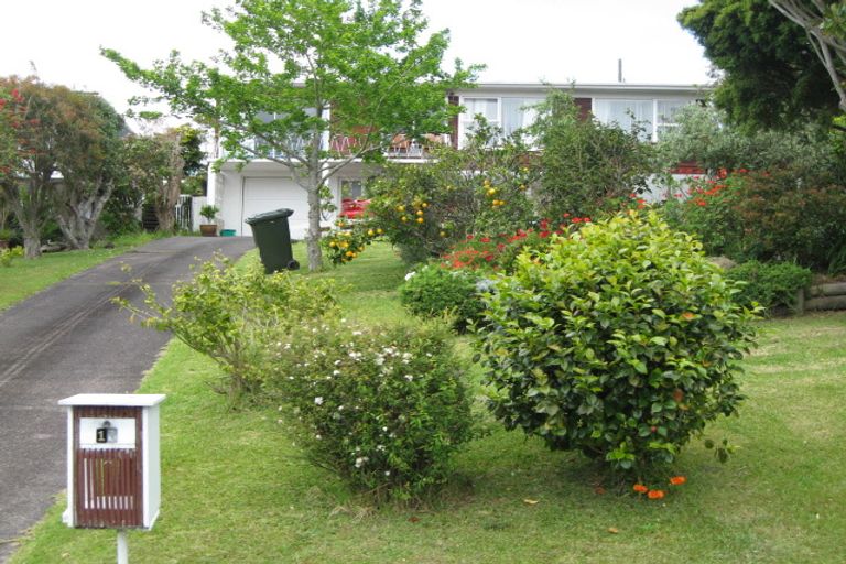 Photo of property in 11 De Luen Avenue, Tindalls Beach, Whangaparaoa, 0930