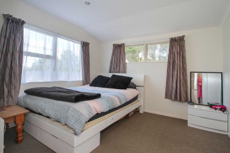 Photo of property in 40 Roberts Road, Glenfield, Auckland, 0629