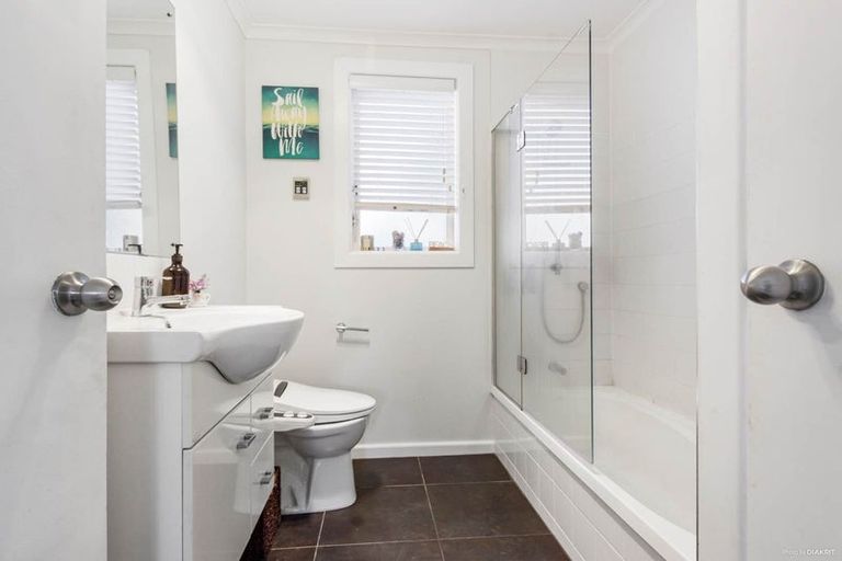 Photo of property in 237 Sturges Road, Henderson, Auckland, 0612