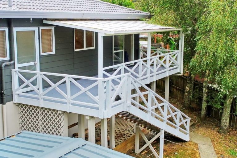 Photo of property in 8 Oakhaven Place, Ranui, Auckland, 0612