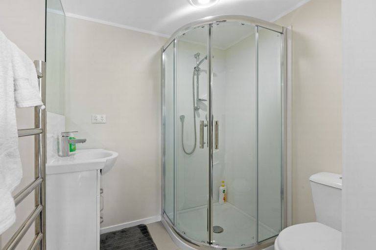 Photo of property in 2/64 Langana Avenue, Browns Bay, Auckland, 0630