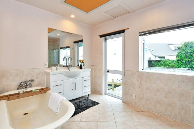 Photo of property in 3 Trentham Road, Papakura, 2110