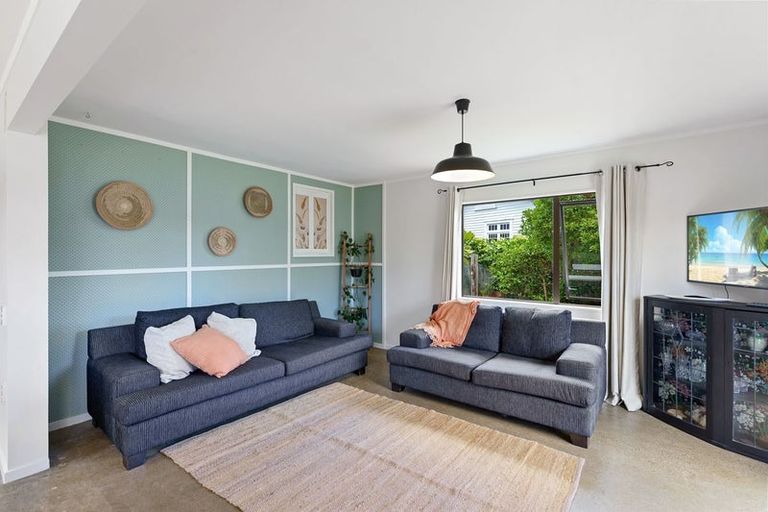Photo of property in 16 Ngapaki Street, Waikanae Beach, Waikanae, 5036