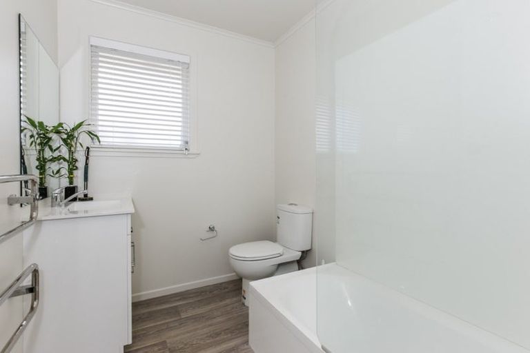 Photo of property in 4/104 Titirangi Road, New Lynn, Auckland, 0600