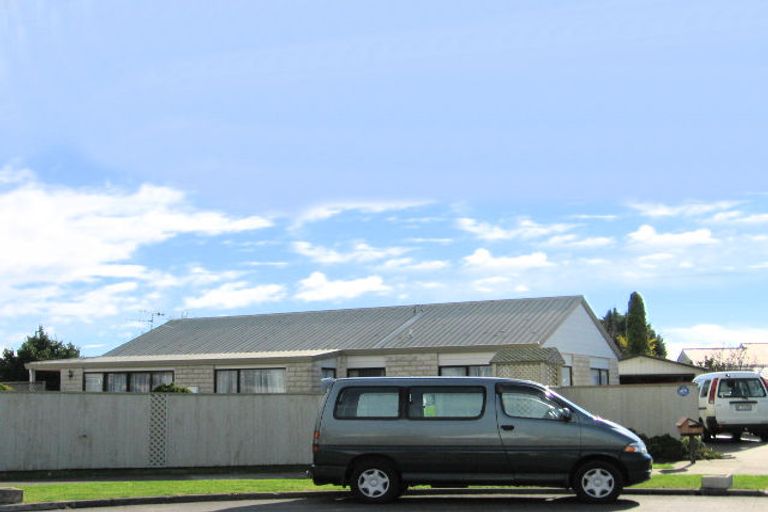 Photo of property in 10 Ted Harpur Place, Onekawa, Napier, 4110