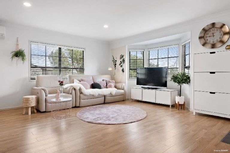 Photo of property in 10 Caribbean Drive, Unsworth Heights, Auckland, 0632