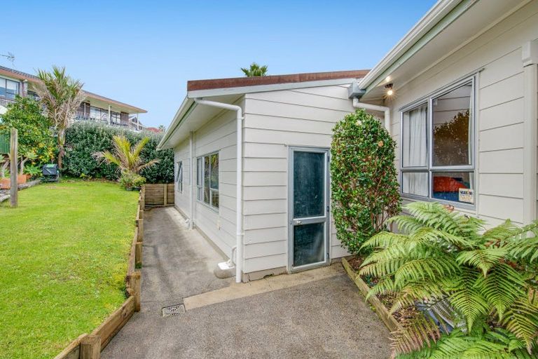 Photo of property in 11 Fairway Avenue, Red Beach, 0932