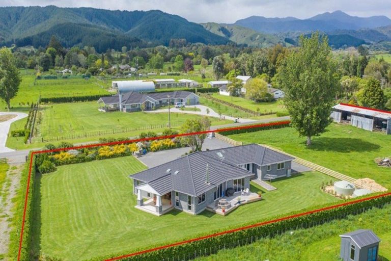 Photo of property in 33 Wakefield Road, Levin, 5571