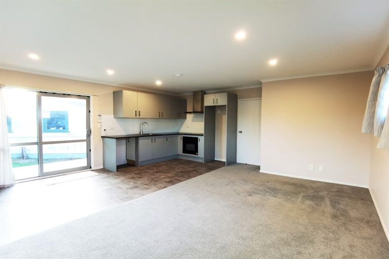 Photo of property in 9 Lisa Rise, Half Moon Bay, Auckland, 2012