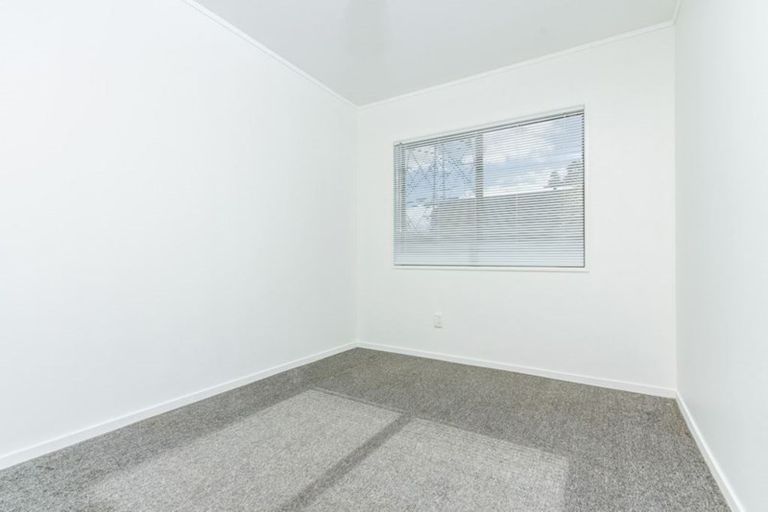 Photo of property in 60a Tiroroa Avenue, Te Atatu South, Auckland, 0610