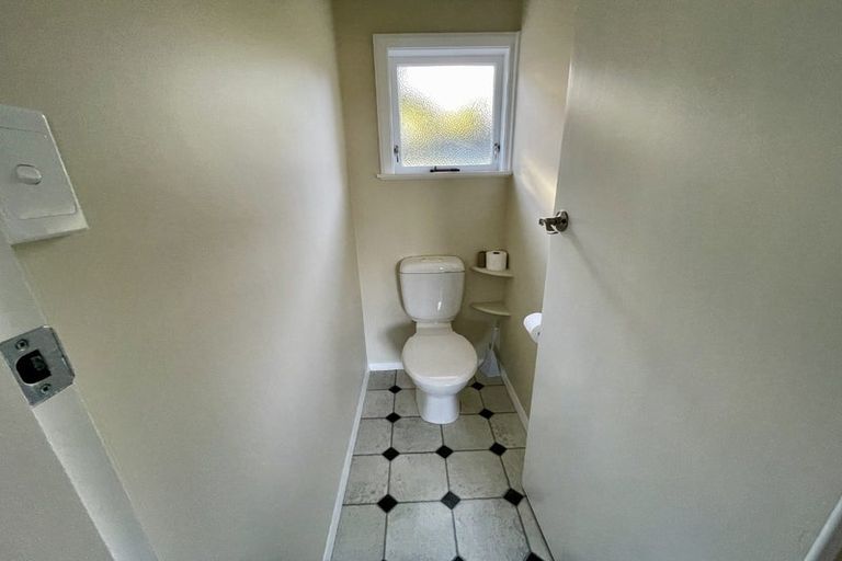 Photo of property in 19 Vista Crescent, Maoribank, Upper Hutt, 5018