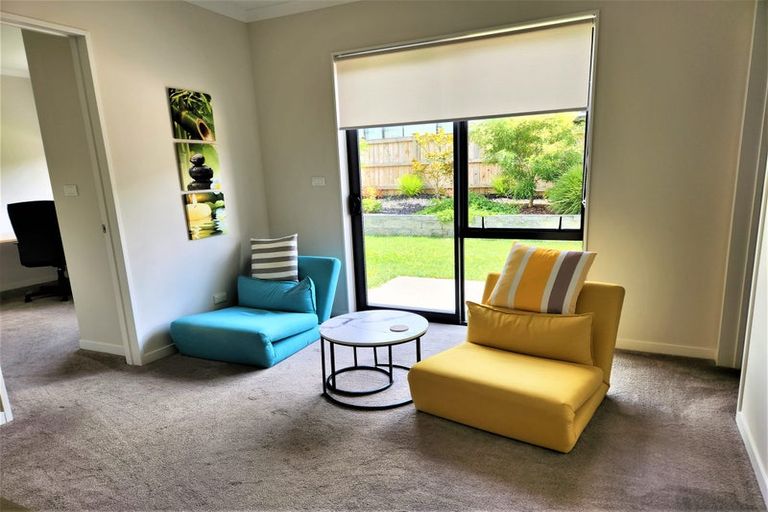 Photo of property in 9 David Rogers Lane, Swanson, Auckland, 0614