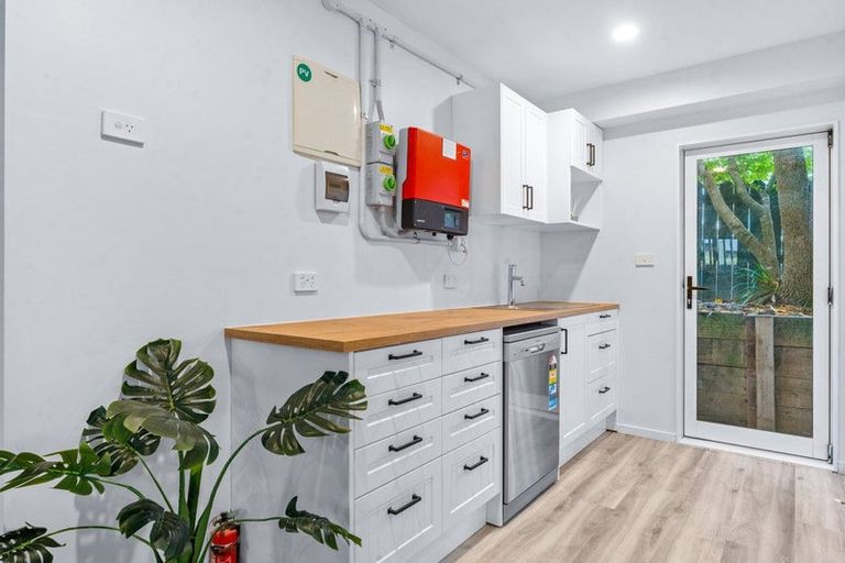 Photo of property in 57a Lavery Place, Sunnynook, Auckland, 0632