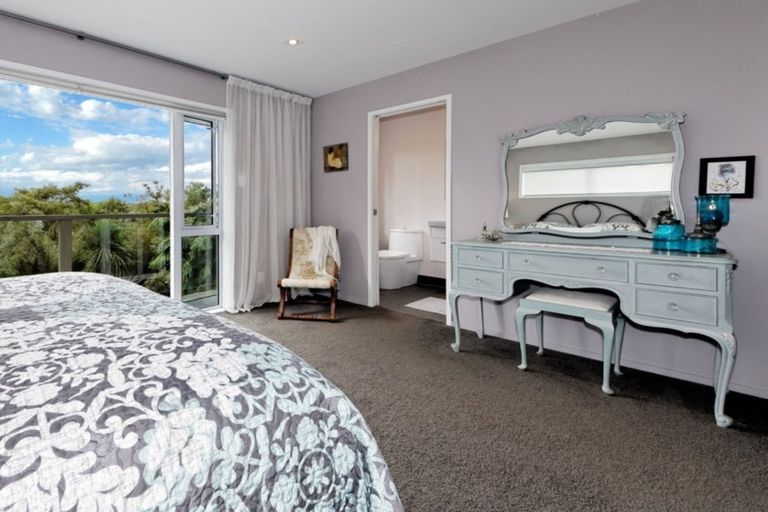 Photo of property in 28 Opou Road, Titirangi, Auckland, 0604