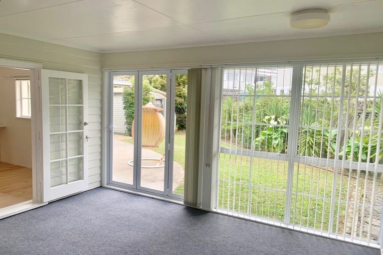 Photo of property in 44 Merriefield Avenue, Forrest Hill, Auckland, 0620