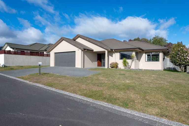 Photo of property in 4 Owhatiura Drive, Lynmore, Rotorua, 3010