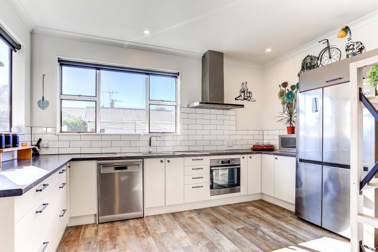 Photo of property in 6 Parkes Avenue, Saint Johns Hill, Whanganui, 4501