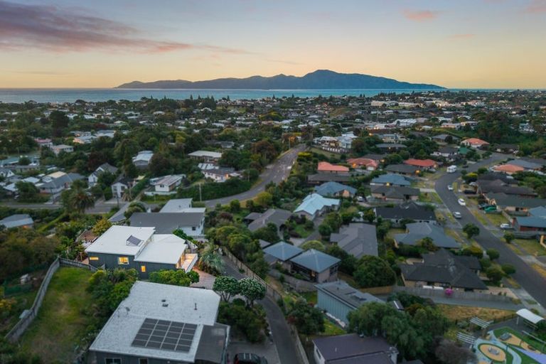 Photo of property in 12 Charlotte Way, Raumati South, Paraparaumu, 5032