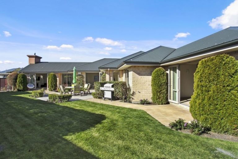 Photo of property in 35 Country Palms Drive, Halswell, Christchurch, 8025