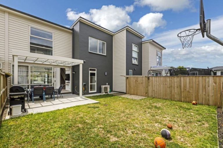 Photo of property in 10 Couldrey Crescent, Red Beach, 0932