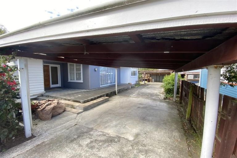 Photo of property in 16 Moeraki Road, Maoribank, Upper Hutt, 5018
