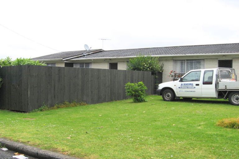 Photo of property in 2/76 Wallace Road, Mangere Bridge, Auckland, 2022