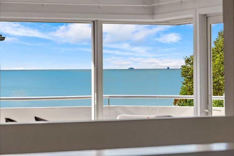 Photo of property in 1/22 Tiri Road, Milford, Auckland, 0620