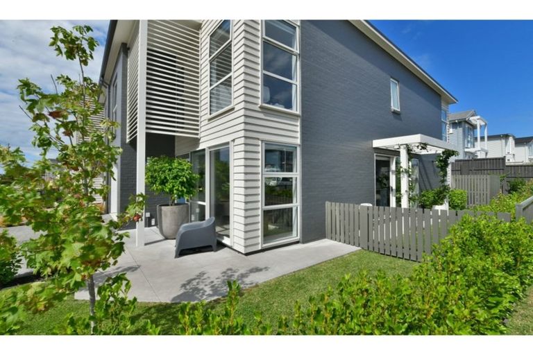 Photo of property in 2 Couldrey Crescent, Red Beach, 0932