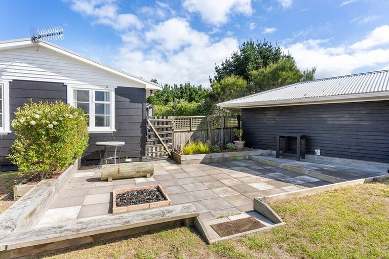 Photo of property in 60 Sarah Street, Waikawa Beach, Levin, 5573