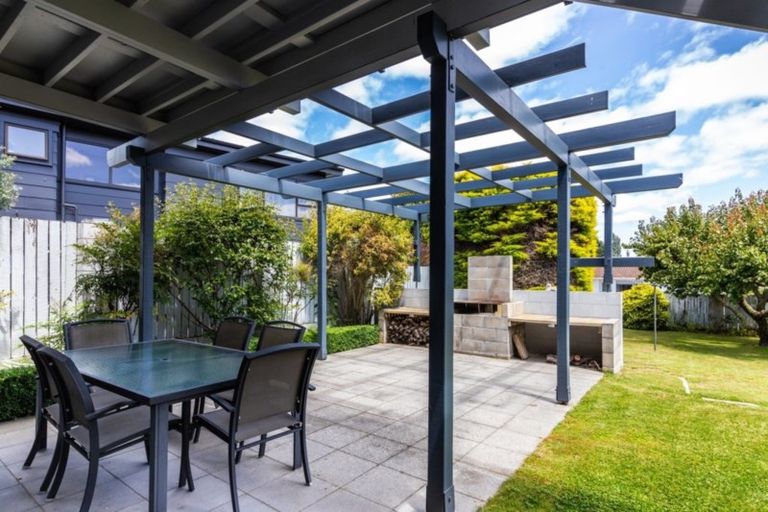 Photo of property in 20 Regents Grove, Richmond Heights, Taupo, 3330