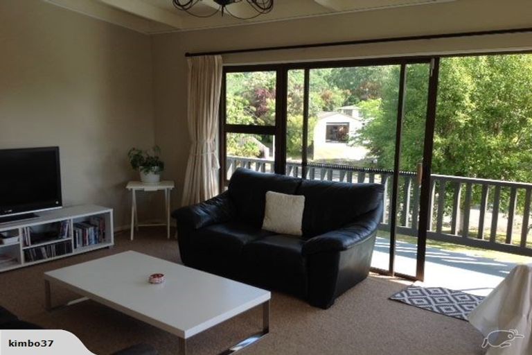 Photo of property in 30 Irwin Place, Kinloch, Taupo, 3377