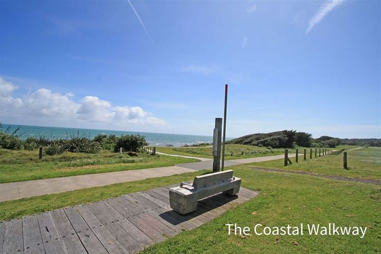 Photo of property in 52 Links Drive, Waiwhakaiho, New Plymouth, 4312
