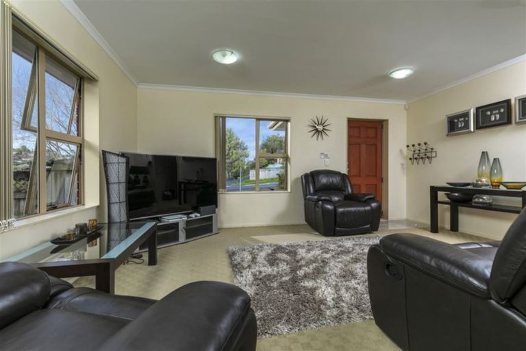 Photo of property in 1 Burton's Drive, Swanson, Auckland, 0614