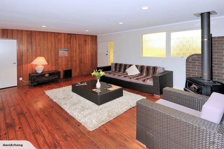 Photo of property in 56 Valley View Road, Glenfield, Auckland, 0629