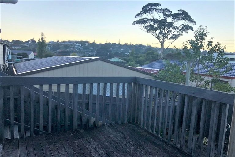 Photo of property in 25 Meadowvale Rise, Titirangi, Auckland, 0604