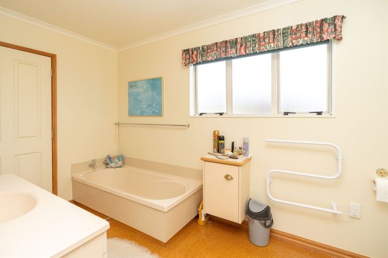 Photo of property in 5 Leyton Place, Nawton, Hamilton, 3200