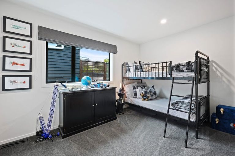 Photo of property in 2 Somerville Road, Shelly Park, Auckland, 2014