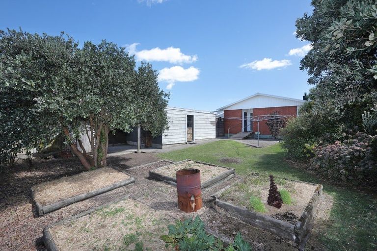 Photo of property in 15 Fergusson Street, Marton, 4710