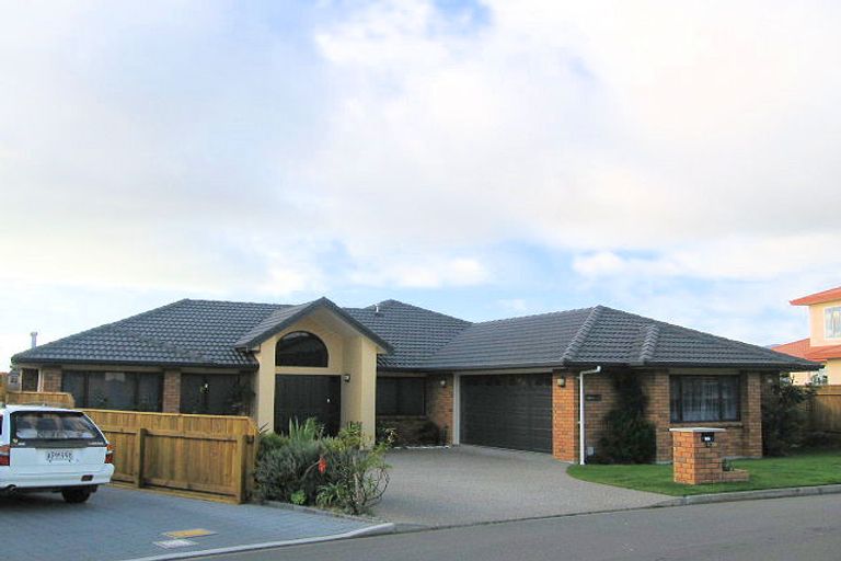 Photo of property in 23 Quadrant Heights, Paraparaumu, 5032