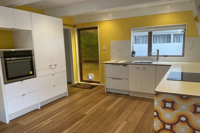 Photo of property in 39 London Road, Korokoro, Lower Hutt, 5012
