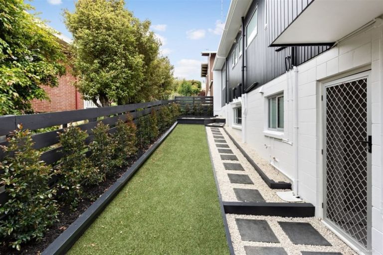 Photo of property in 2/5 Marama Street, Castor Bay, Auckland, 0620