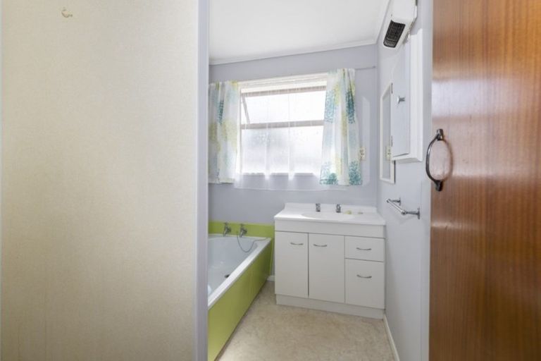 Photo of property in 2a Anzac Road, Otaki, 5512