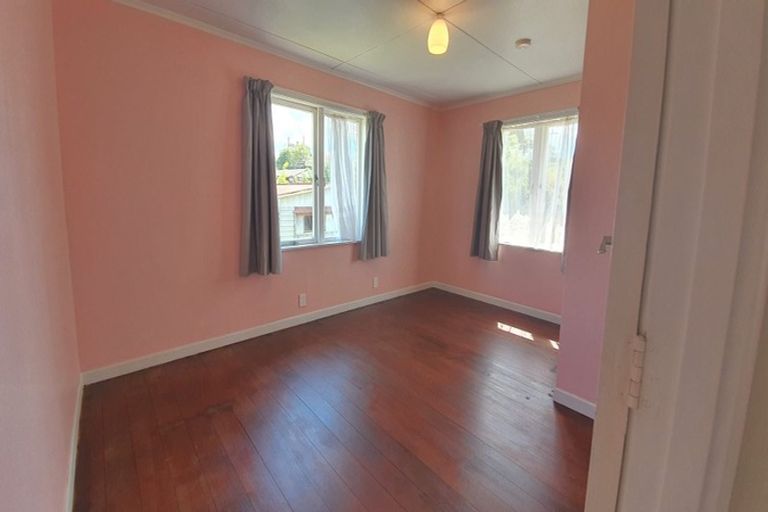 Photo of property in 25 Fruitvale Road, New Lynn, Auckland, 0600