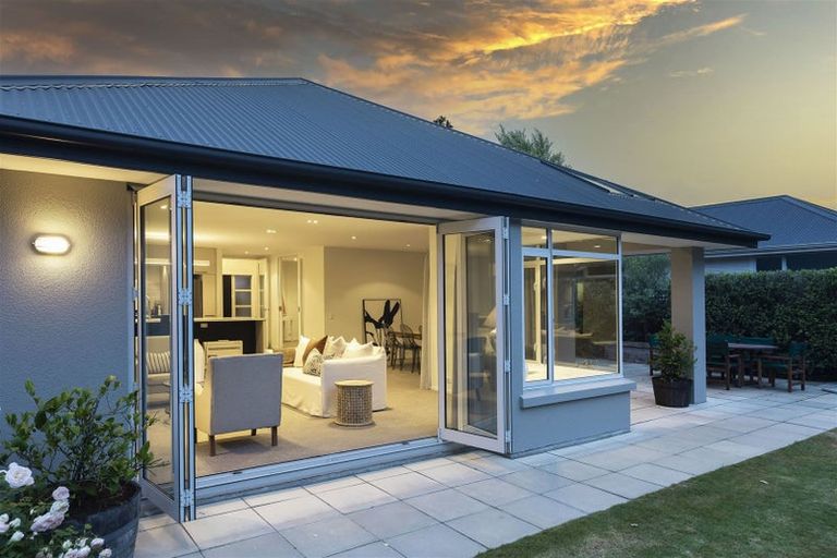 Photo of property in 72 Memorial Avenue, Ilam, Christchurch, 8053