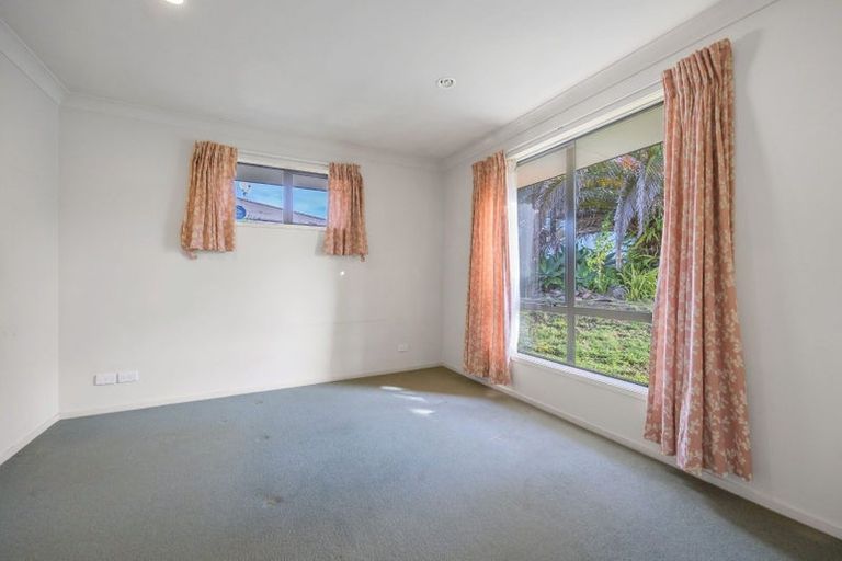 Photo of property in 11 Fresil Lane, Massey, Auckland, 0614